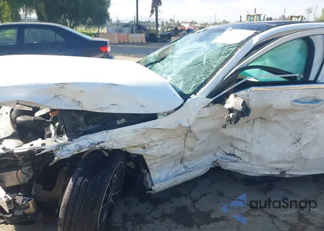 2021 Mercedes-Benz C 300 Sedan z USA, uszkodzony, nr VIN W1KWF8DB5MR647178